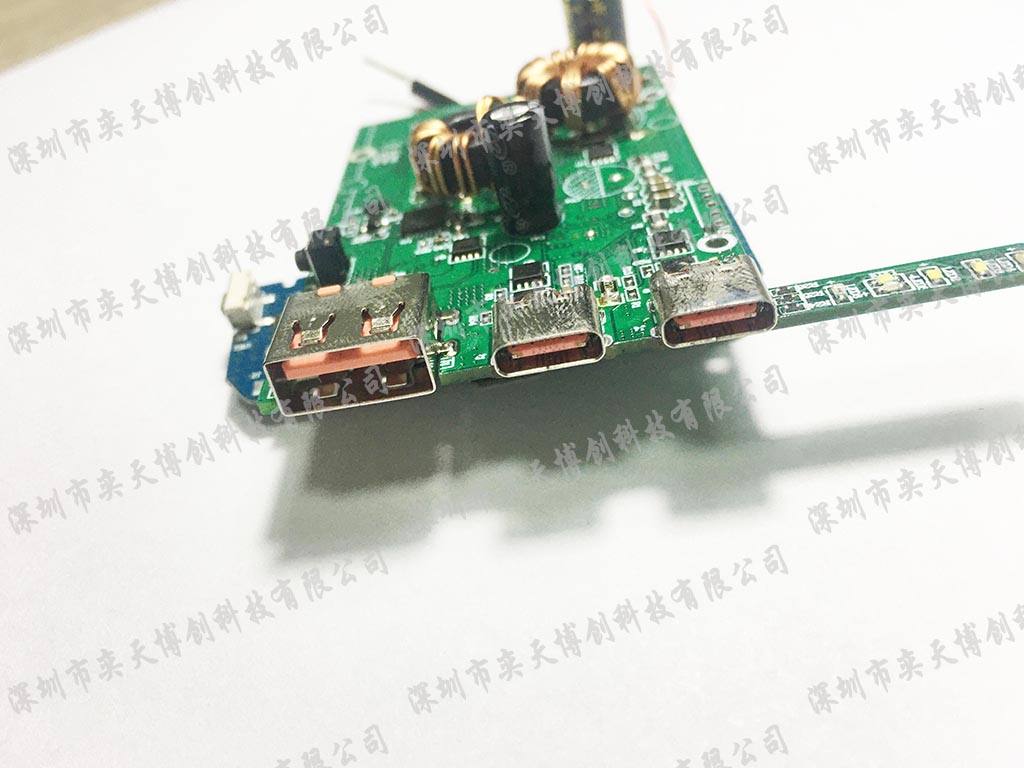 65W+18W  C口最大支持20V 3.25A 兩個C口同時支持快充.jpg
